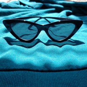 ❌SOLD❌: Micro Cat Eye Sunnies